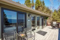 Cozy Schroeder Studio w/ Deck on Lake Superior - appartements de vacances