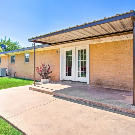 Woodward Home Near Crystal Beach Water Park!
