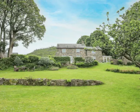 Fron Fawr Hotels in Nefyn