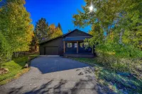Pagosa Lakefront Home w/ Hot Tub, A/C, & Canoe!