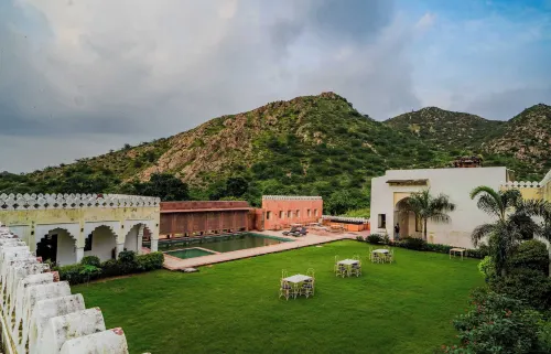 Khawa Palace Hotels in Dausa