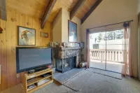 Mammoth Lakes Condo w/ Fireplace & Mountain Views