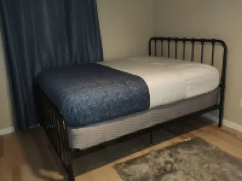 3 bedroom, 2 bathroom across from Walmart, 5 minutes to the airport & hospital. Hotels in Yellowknife