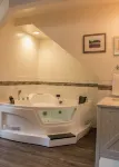 Clear Creek Inn - Hot Tub