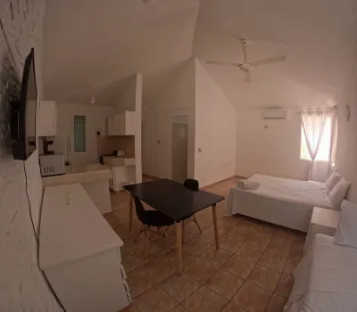 Condo with balcony and 2 beds in the heart of Sosua  호텔