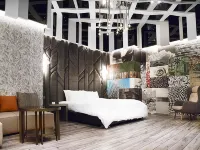 Royal Group Motel Feng Shan Branch Hotels near Caoya Station