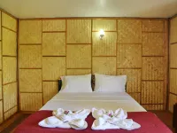 TP Hut Bungalows Hotels in der Nähe von Pearl Beach