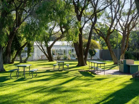 Bayview Geographe Resort Отели рядом с достопримечательностью «Залив Джограф»