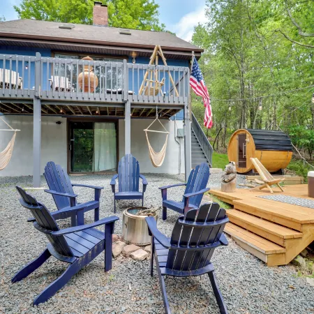 Hot Tub, Fire Pit & Barrel Sauna: Poconos Abode