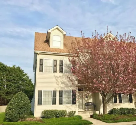 SERENITY NOW! Beach, Pools & Tennis! Отели в г. Рехобот-Бич