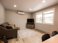 Modern 4 bedroom, 2 living room overlooking creek Hôtels à : Comté de Carleton