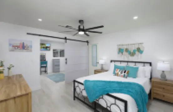 Hot Havasu Escape!!!  Spacious 4-bedroom pool home in great location, Sleeps 12
