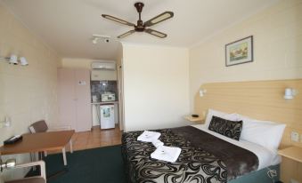 Pelicans Motel San Remo