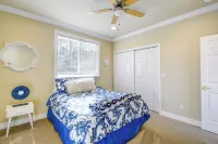 Luxe Federal Way Rental - Walk to the Water! - Parkplatz