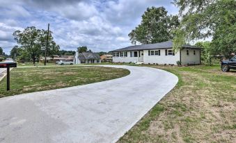 Modern, Colorful Home ~ 2 Mi to Tuskegee Uni
