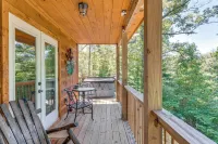 Private Hot Tub and EV Charger Cozy Murphy Cabin! - spa