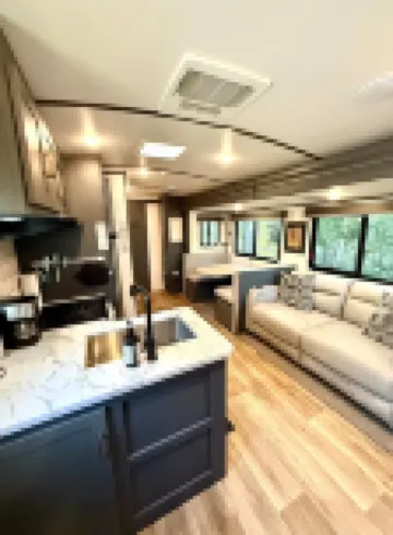 Camper in Zephyrhills with Wi-Fi 澤弗希爾斯酒店
