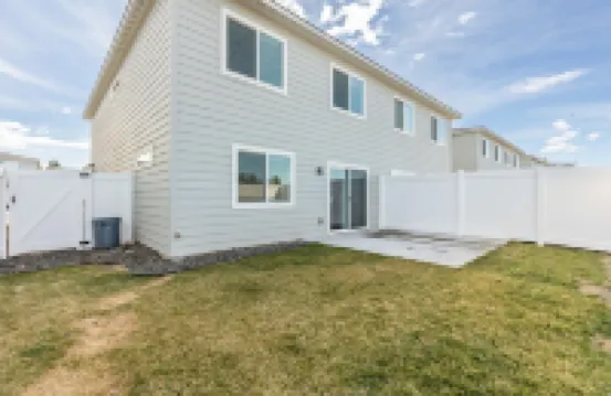 Spacious kitchen suitable for large groups, close to shopping, parks & wineries.
