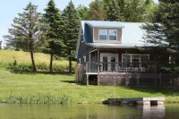 Private & Peaceful Lakehouse w/ Hot tub + King bed