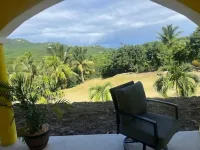 SUNNY, Mid island gem, 5 mins from the beach Hotels in Northcentral