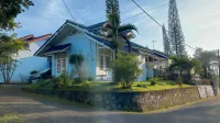 Calma Villa at Cipanas, Bogor Hoteller i Palasari