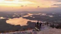 Cabin with Mountain & Lake Views, Fire Pit, WiFi, AC, EV Charger, Pond/Fountain