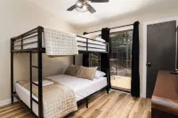 Table Rock Lake Cabin Getaway! Close to Lake, SDC, Showboat, and more!