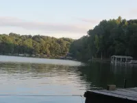LAKEFRONT Retreat! <br>Escape To Lake Hartwell in this lakeside cottage! Hotels in Gumlog