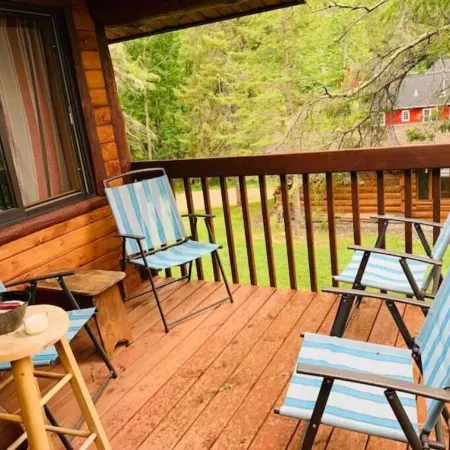 Cozy cottage trails, trout fishing & fireplace.