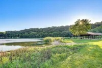 Walk to Spring Lake w/ Waterpark: Family Retreat! - WiFi