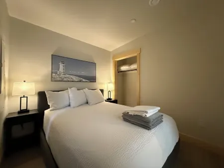 Royalty Maples Cottages and Motel