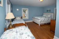 Historic Silver Beach house - 1 block from downtown State St. - Wifi