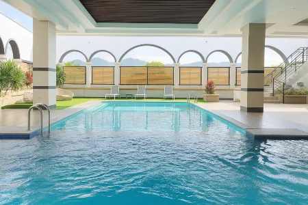 LANGKAWI SEAVIEW HOTEL Отели рядом с достопримечательностью «Wat Koh Wanararm Langkawi»