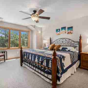 Hot Tub, King Beds, Mountain Views on Balcony & Patio Rooms