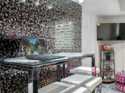 Levittown Onyx: A Jazzy 2-Bedroom Apartment in Toa Baja with WiFi, AC Hotels in Levittown