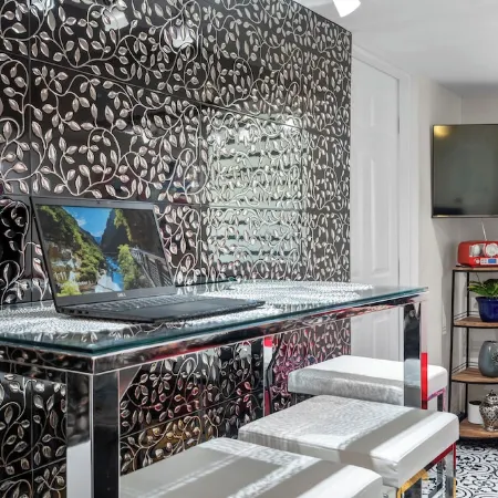 Levittown Onyx: A Jazzy 2-Bedroom Apartment in Toa Baja with WiFi, AC