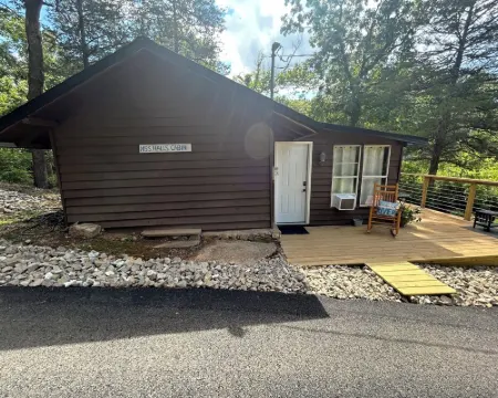 NEW LISTING:Spring River:Creek Cabin, Private Footage on South Fork Spring River Hoteles en Condado de Sharp