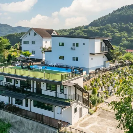 Gapyeong Haneul Sanchaek Poolvilla Pensi Отели рядом с достопримечательностью «Интерактивный художественный музей»