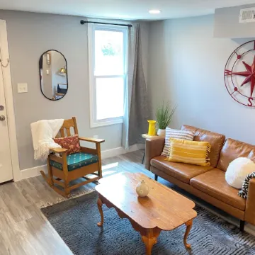 Chic Spacious Home 5 Mins to Hood College & Frederick Health Hospital