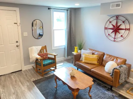 Chic Spacious Home 5 Mins To College & Frederick Health