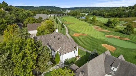 Enjoy views of Old Kinderhook 14th green, in 4 bedroom king bed - 6 bath home