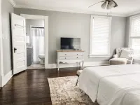 Sparkling Pool and Timeless Charm - Spacious Southern Mansion Hotels in Millbrook