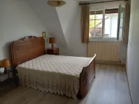 Maison de Ville, Jardin. 5 Chambres, 3 Salles de Bains, Cuisine et 2 Salons Hotels in Toulon-sur-Arroux