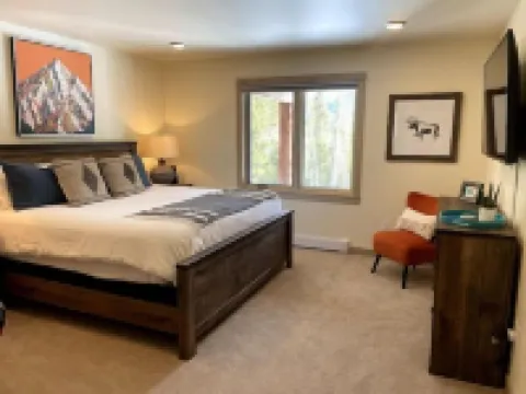 Modern Upper Pines Chalet