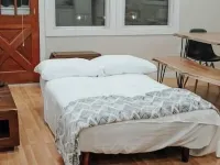 Charming Lakefront Cottage w/ Hot Tub & Fire Pit, WiFi Hotels in Faraday