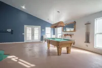 Indoor Pool in Central Joplin!