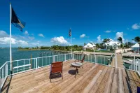 Gate House; a Private Villa within a Luxurious Estate near world-class fishing Hotels in Marsh Harbour