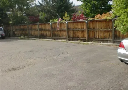 Spacious 6-bedroom house with WiFi and AC in amazing Holladay Отели в г. Холладей