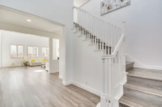 4 Mi to Dtwn Merced: Spacious Home w/ Yard!