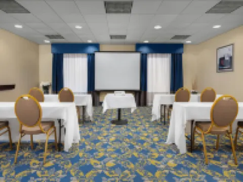 Hampton Inn Syracuse Clay Hotels in Clay